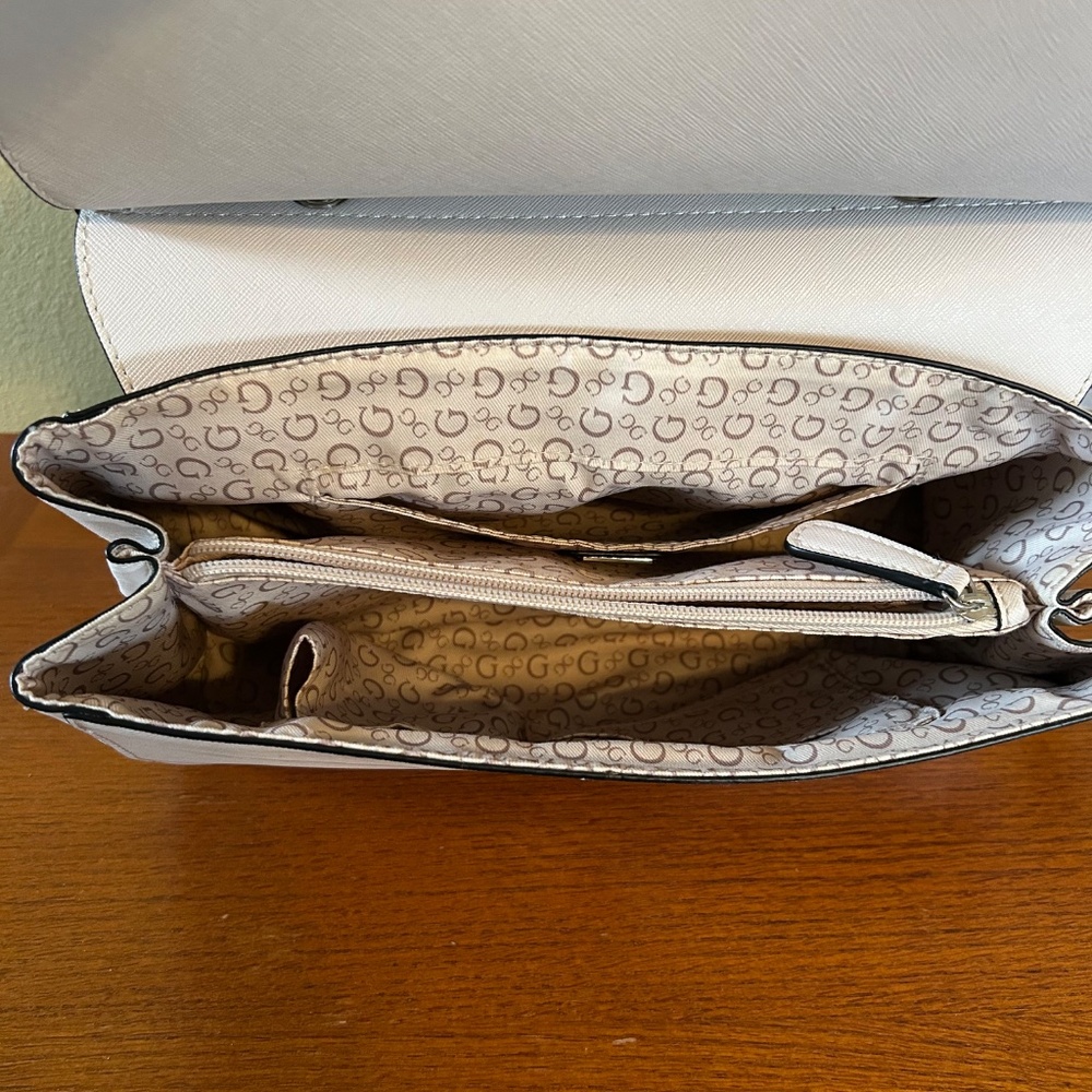 Guess‎ Cream Purse Shoulder strap and Hand Bag Silver Detail - Picture 7 of 11